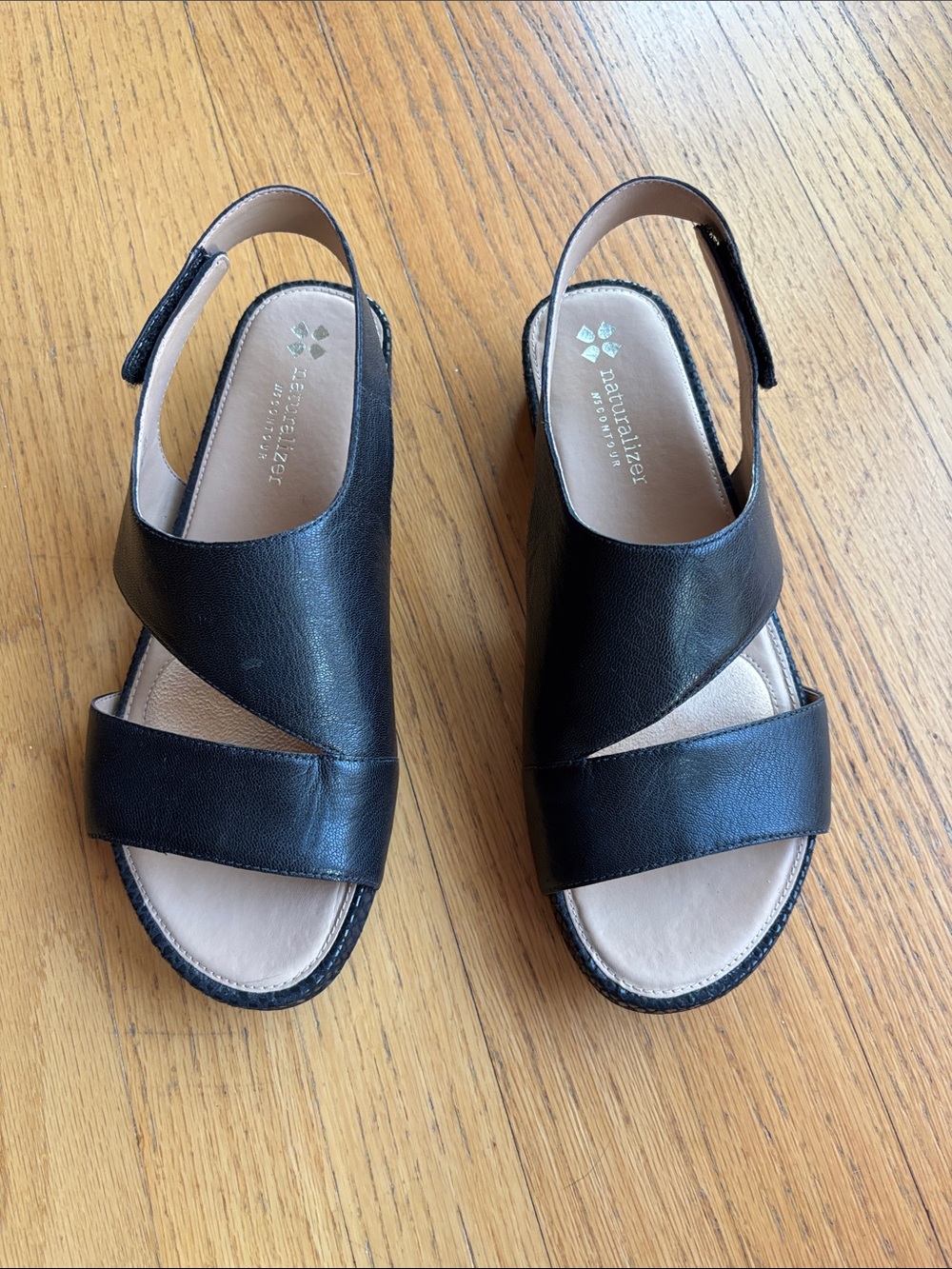 NWB Naturalizer Yessica Black Leather Sandals wedge